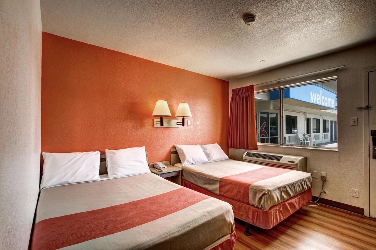 Motel 6 Wells Kültér fotó